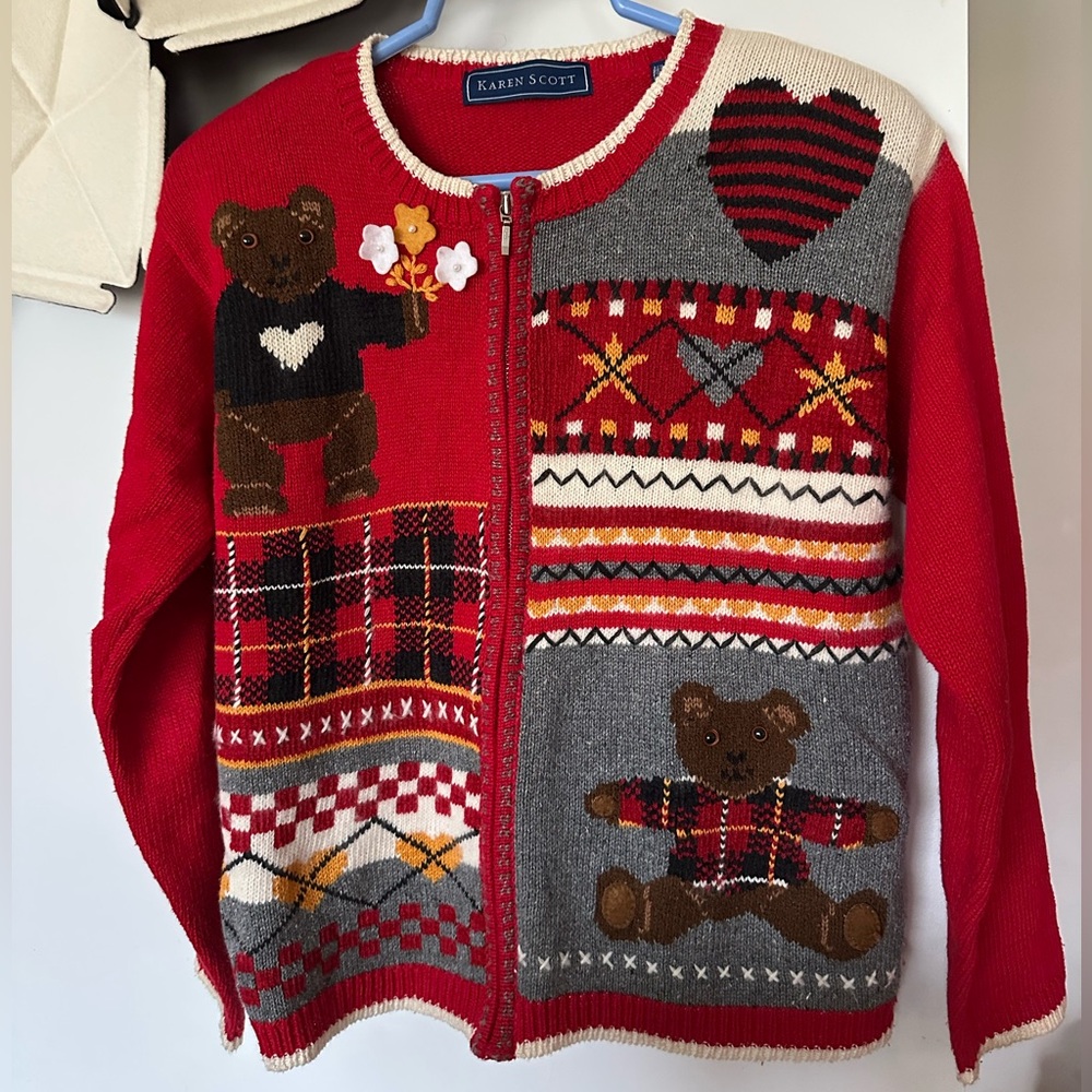 Vintage Karen Scott Christmas sweater, teddy bear plaid trendy! Size small red